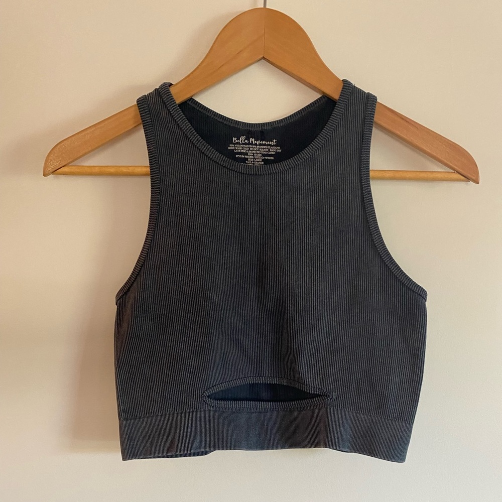 Bella movement crop top